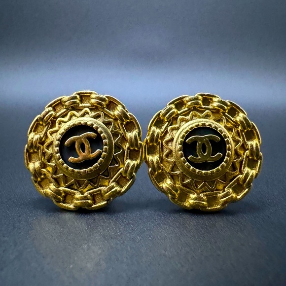LOT 940 24K gold plated black enamel Chanel vintage clip on earrings - Picture 1 of 7